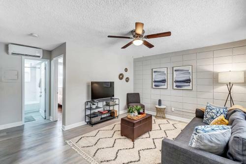Cozy Apartment On Shaded Street!
