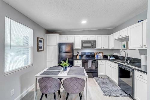 Cozy Apartment On Shaded Street!