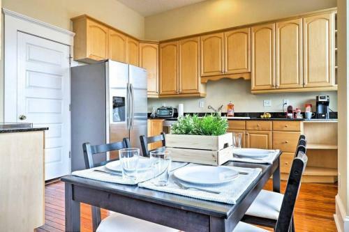Airy Apartment In Historic Springfield