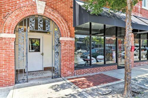 Airy Apartment In Historic Springfield
