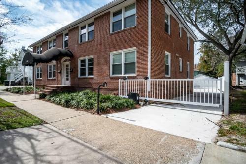 Modern 2 Br Condo - 2 Block From San Marco