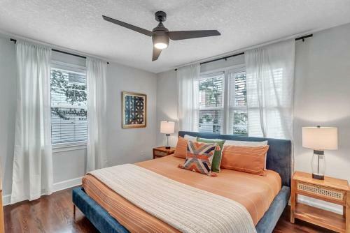 Modern 2 Br Condo - 2 Block From San Marco