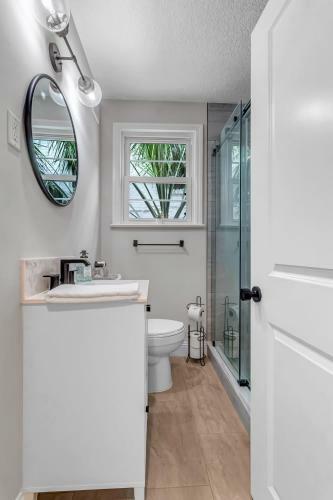 Modern 2 Br Condo - 2 Block From San Marco