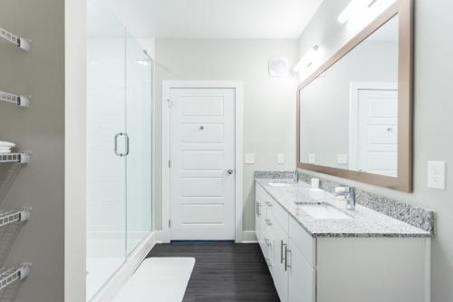 Stay Gia Modern 2 Bedroom Apartment At The Exchange
