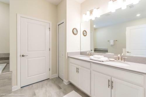 Multiple Rooms With Free Access To Water Park Resort