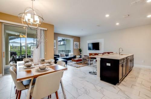Penthouse Retreat At Champion Gates