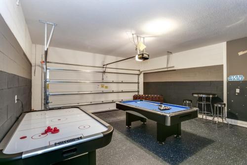 South Facing Pool Spa, Game Room Home Is Loaded! Villa