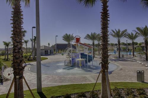 Champions Gate Home With Large Pool Spa! Home