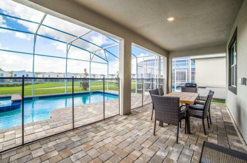 Happy Kids Staying In Donald Duck