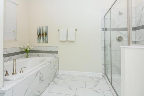 Gorgeous Home With Pool And Game Room Cg1680