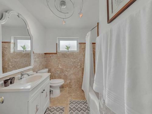 Supervilla - 4br 2ba - Heated Pool - 5 Mins To Beach