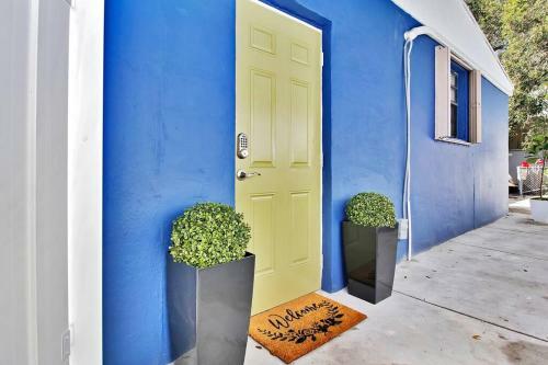 Tropical Studio In Hollywood Florida