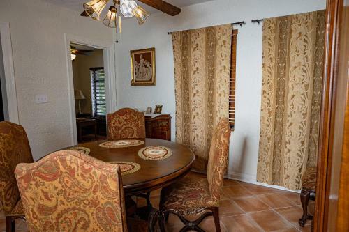 Charming Historical Paradise Home Close To Beach
