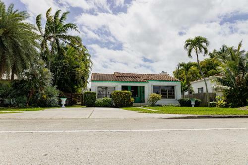 Charming Historical Paradise Home Close To Beach