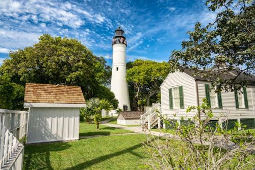 Almost Southernmost Too 3 Bedroom Home With Private Pool