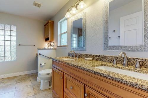 5 Bed 2 Bath Vacation Home In Destin