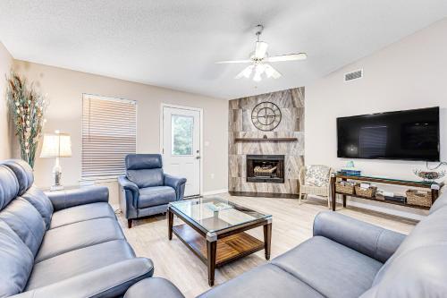 5 Bed 2 Bath Vacation Home In Destin