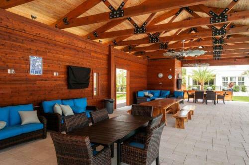 Sunshine Retreat By Destin Getaways