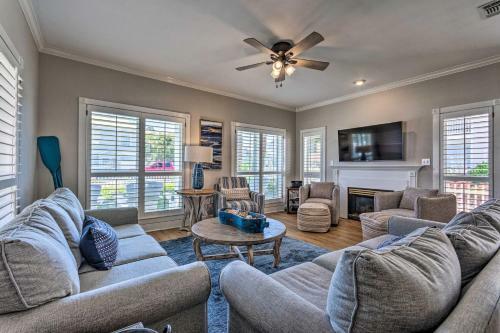 Grand Destin Getaway - Walk A Block To The Beach!