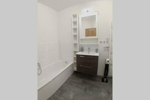 Apartamento Exklusive Ferienwohnung In Einbeck, 3 Schlafzimmer Mit Balkon!