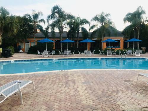 Beautiful 3 Bedroom Apartment Minutes From Disney!