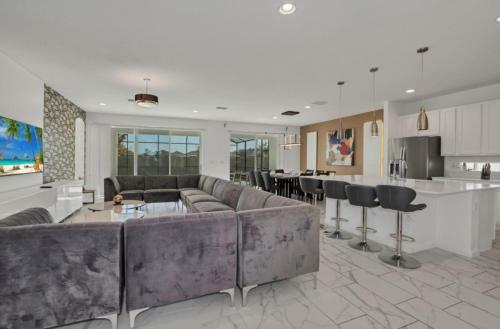 Large 10bd Sleep 21 Game Room Private Pool