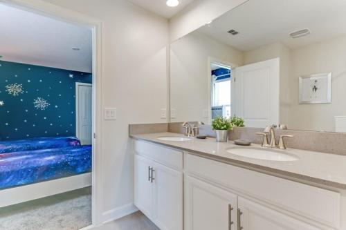 Superior 9 Bed Games Room, Pool Spa Themed Rooms! Home