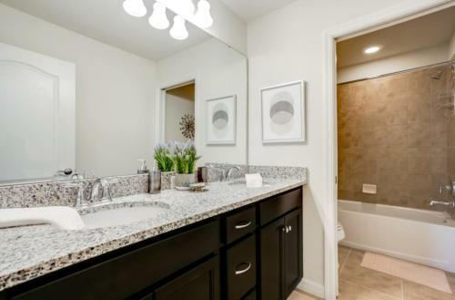 Exquisitely Prestige Large Home With Private Pool