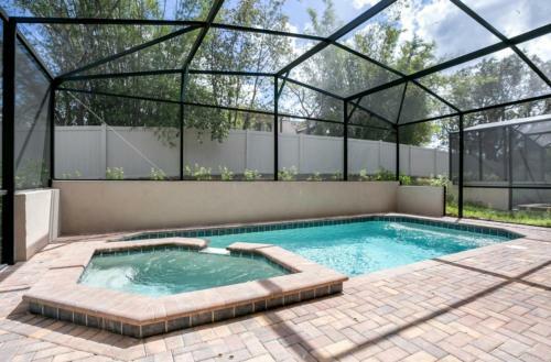Exquisitely Prestige Large Home With Private Pool