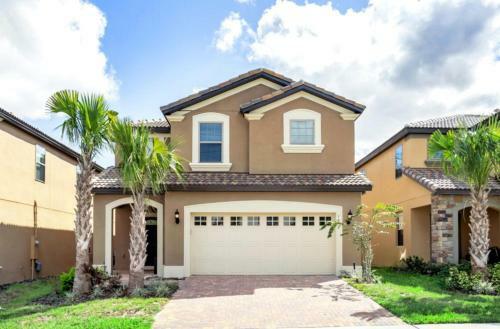Exquisitely Prestige Large Home With Private Pool