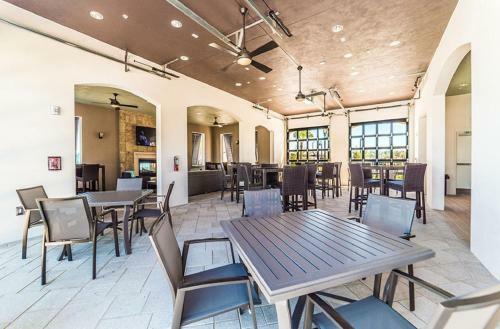 Exquisitely Prestige Large Home With Private Pool