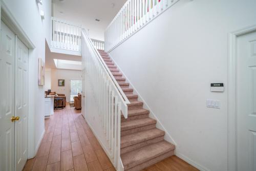 1219 Gorgeous Home W/3-master's*games Rm*themed Rm
