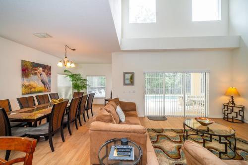 1219 Gorgeous Home W/3-master's*games Rm*themed Rm