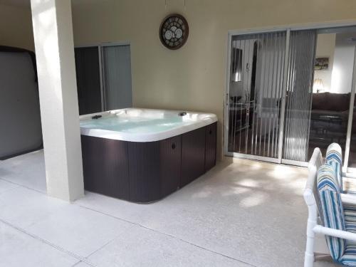 1219 Gorgeous Home W/3-master's*games Rm*themed Rm