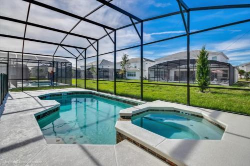 South Facing Pool & Spa - 8 Bdm Luxurious Villa Villa