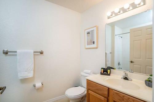 Spectacular 3bd/2ba Townhouse Close To Disney