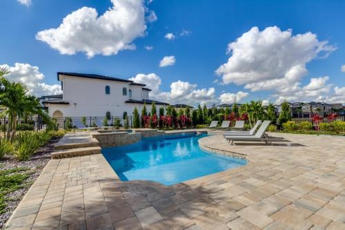 Refined Opulence - 7 Bedroom Villa In Renunion Villa