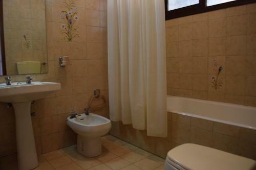 Apartamento T2 Com Piscina E Wifi A 350 Metros Da Praia