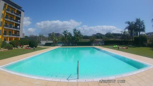 Apartamento Frente Ao Mar Com Piscina De �gua Salgada