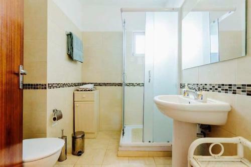 Two Bedroom Center Apartment Quarteira