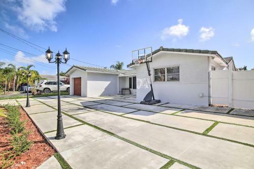 Pompano Beach Retreat With Pool About 4 Mi To Beach