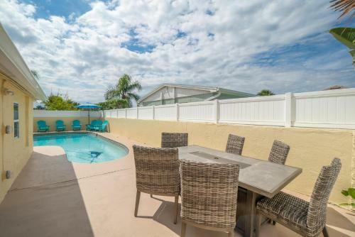 Family Getaway Pool Patio Fire Pit Walk To The Beach