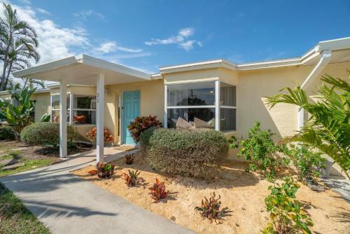 Family Getaway Pool Patio Fire Pit Walk To The Beach