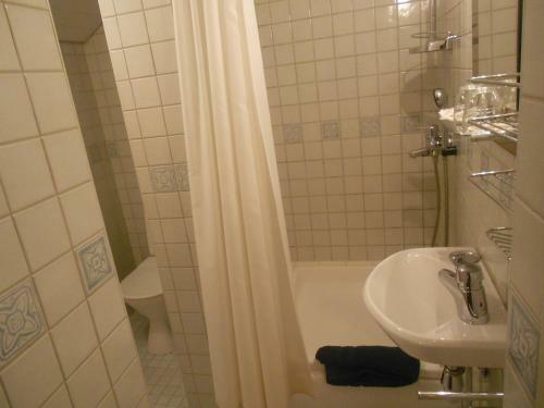 Hostal Poska Villa Guesthouse