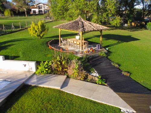 Villa Alba. Piscine Grand Jardin Hauts de Bordeaux