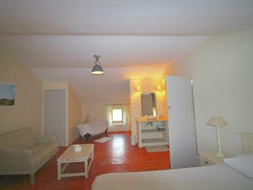 Modern Villa In Carpentras With Swimming Pool