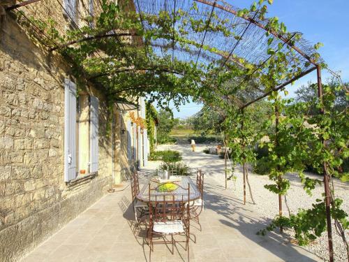 Modern Villa In Carpentras With Swimming Pool