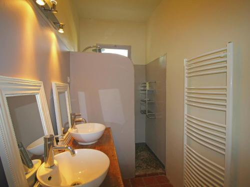 Modern Villa In Carpentras With Swimming Pool