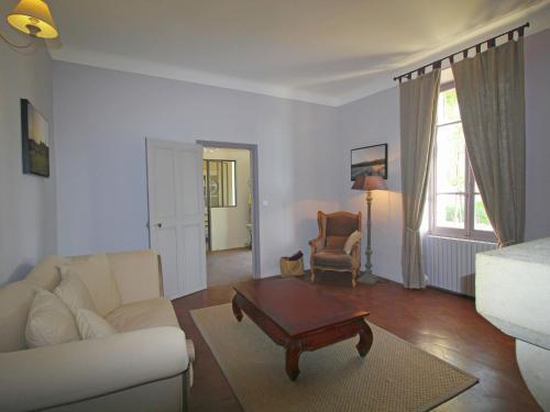 Modern Villa In Carpentras With Swimming Pool