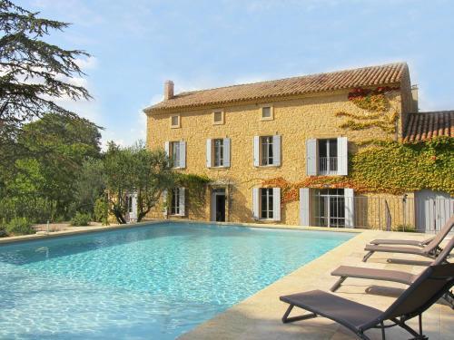 Modern Villa In Carpentras With Swimming Pool